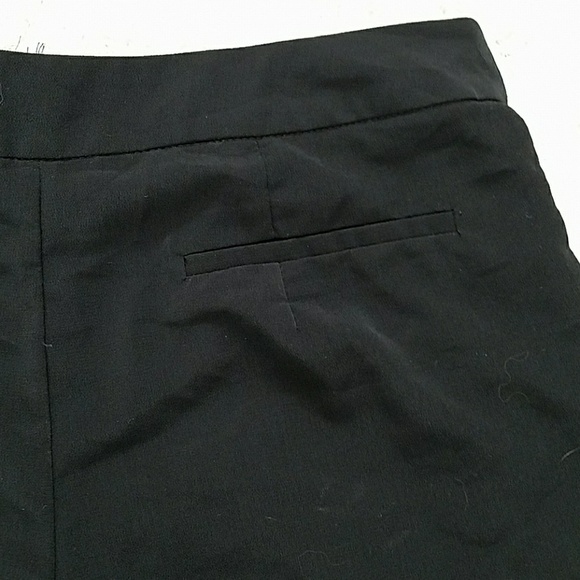 Black lined shorts with black lace - Picture 4 of 6